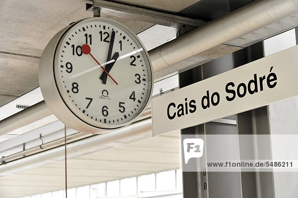 Bahnhofsuhr  Bahnhofshalle Cais do SodrÈ  Lissabon  Portugal  Europa