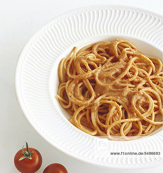 Spaghetti mit cremiger Tomatensauce  Italien  Rezept gegen Gebühr erhältlich