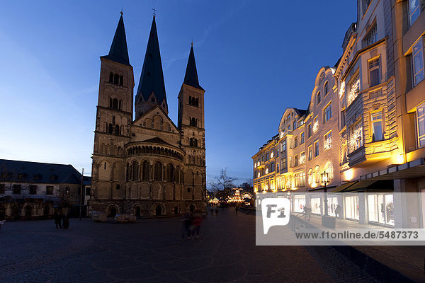 Fisheye view at dusk  Christmas market at the Bonner Muenster  Bonn Minster  basilica  cathedral  Muensterplatz square  Bonn  Rhineland  North Rhine-Westphalia  Germany  Europe