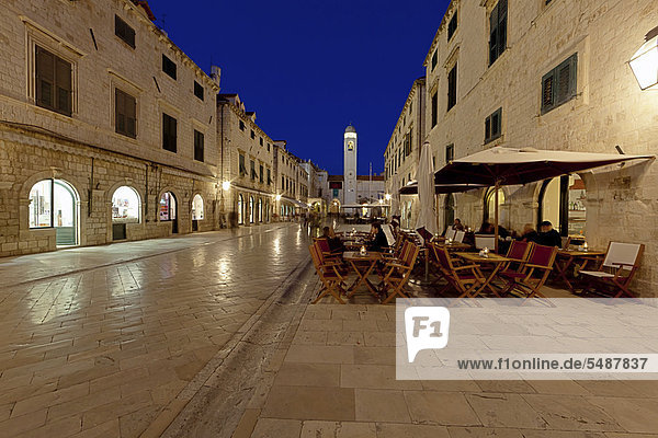 Europa Nacht Stadt Restaurant Palast Schloß Schlösser UNESCO-Welterbe Glocke Kroatien Dalmatien Dubrovnik alt
