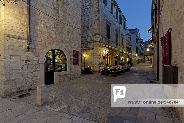 Restaurants in the old town of Dubrovnik at night  UNESCO World Heritage Site  central Dalmatia  Dalmatia  Adriatic coast  Croatia  Europe  PublicGround