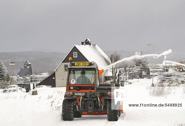 Schneefräse  Winterdienst in Zinnwald  Cinovec  Tschechien  Europa  ÖffentlicherGrund