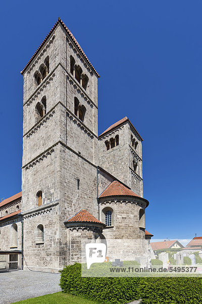 Basilika St. Michael von 1180  spätromanischer Tuffsteinbau  Altenstadt  Oberbayern  Bayern  Deutschland  Europa