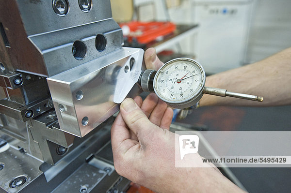 Controll  measuring of pre-cut pieces  pre-fab  CNC milling machine  processing centre