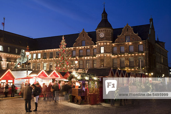 Christmas market at the Old Town Hall  historic town centre  Duesseldorf  Rhineland  North Rhine-Westphalia  Germany  Europe  PublicGround
