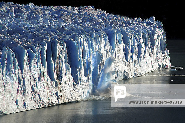 Ice breaking off the Perito Moreno Glacier  Lago Argentino lake  High Andes  near El Calafate  Patagonia  Argentina  South America