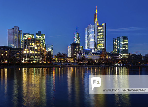 Europäische Zentralbank EZB Skyline Skylines Europa Nacht Ansicht Frankfurt am Main Commerzbank Deutschland Hessen