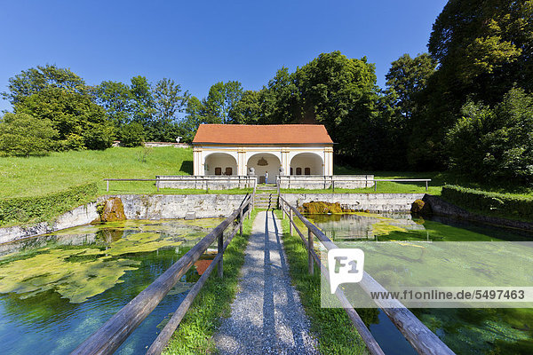 Brunnenhaus im Kloster Wessobrunn  Pfaffenwinkel  Oberbayern  Bayern  Deutschland  Europa