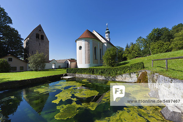 Klosterkirche mit Torhaus  Kloster Wessobrunn  Pfaffenwinkel  Oberbayern  Bayern  Deutschland  Europa