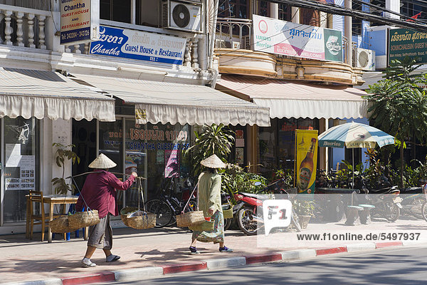 Geschäfte in der Hauptstraße  Setthathirat Road  Vientiane  Laos  Indochina  Asien