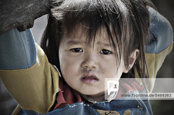 Kleines Mädchen  Portrait  in Laos  Südostasien  Asien