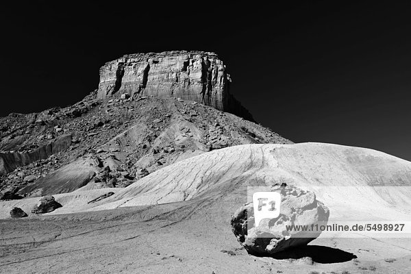 Badlands  erodierte  farbige Felsen an der Smokey Mountain Road zum Alstrom Point  Bigwater  Glen Canyon National Recreation Area  Arizona  Utah  Vereinigte Staaten von Amerika  USA