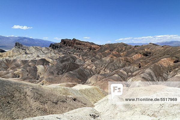 Landschaft am Zabriskie Point  Death Valley Nationalpark  Mojave Wüste  Kalifornien  Nevada  Amerika  USA  Nordamerika