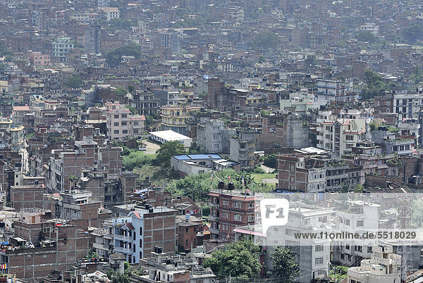 Blick vom Swayambhunath Tempelkomplex auf Kathmandu  Nepal  Asien