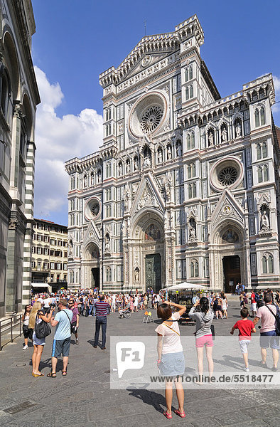 Cathedral of Santa Maria del Fiore on Piazza del Duomo square  Florence  Tuscany  Italy  Europe