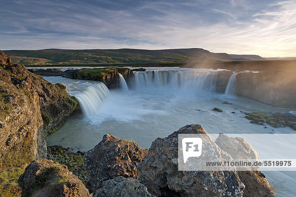 Wasserfall Go_afoss  Godafoss  Wasser des Skj·lfandafljÛt Fluss  Island  Nordeuropa  Europa