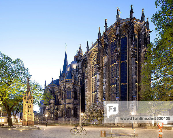 Aachener Dom  Kaiserdom  UNESCO Weltkulturerbe  Aachen  Nordrhein-Westfalen  Deutschland  Europa  ÖffentlicherGrund