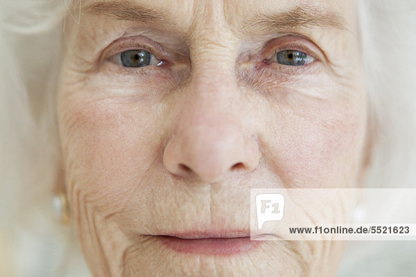 Nahaufnahme des Gesichts einer älteren Frau