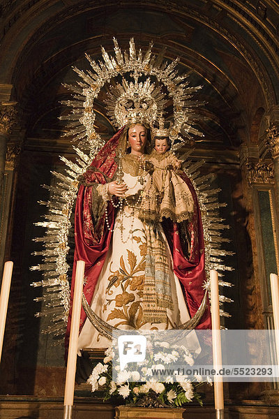 Statue der Jungfrau Maria mit dem Jesuskind  Magdala Kirche  Sevilla  Andalusien  Spanien  Europa