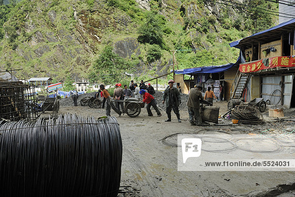 Baustelle  Grenzort Nyalam - Zhangmu auf dem Friendship Highway Tibet - Nepal  Himalaya  Tibet  China  Asien