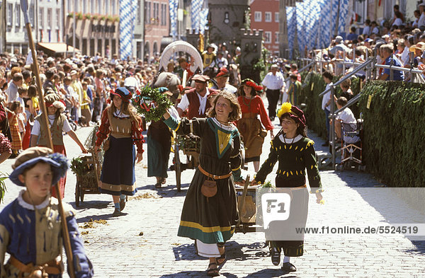 Ruethenfest  historical children's festival  Landsberg am Lech  Upper Bavaria  Bavaria  Germany  Europe  PublicGround
