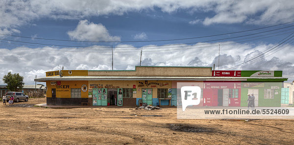 Ostafrika Nairobi Hauptstadt Ländliches Motiv ländliche Motive klein Fernverkehrsstraße Laden vorwärts typisch Afrika Kenia Nakuru