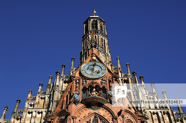 Turm der Frauenkirche mit Uhrturm und dem Männleinlaufen  Hauptmarkt 14  Nürnberg  Mittelfranken  Bayern  Deutschland  Europa