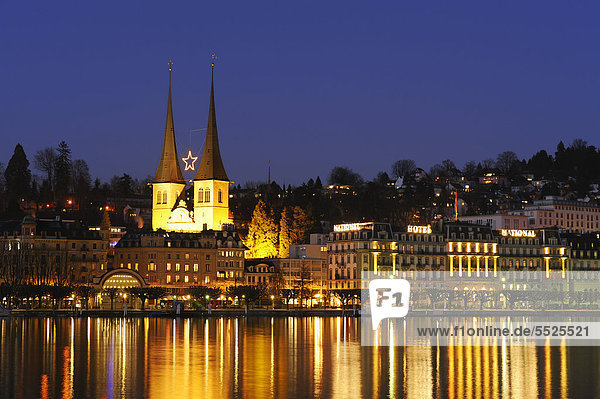 Hofkirche St. Leodegar  eines der Wahrzeichen der Stadt Luzern  Schweiz  Europa