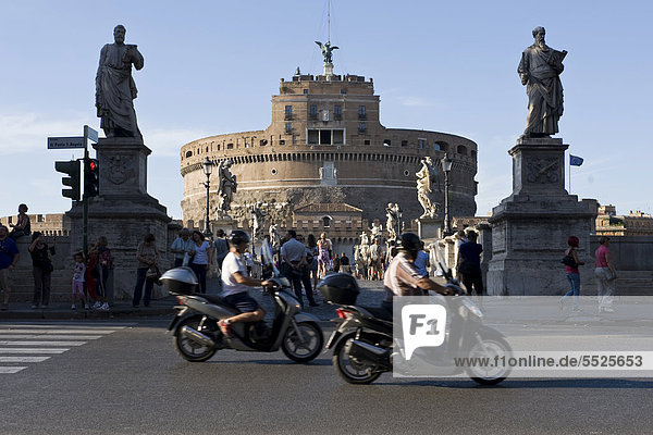 Rom Hauptstadt Europa fahren Brücke Mofa Roller Italien