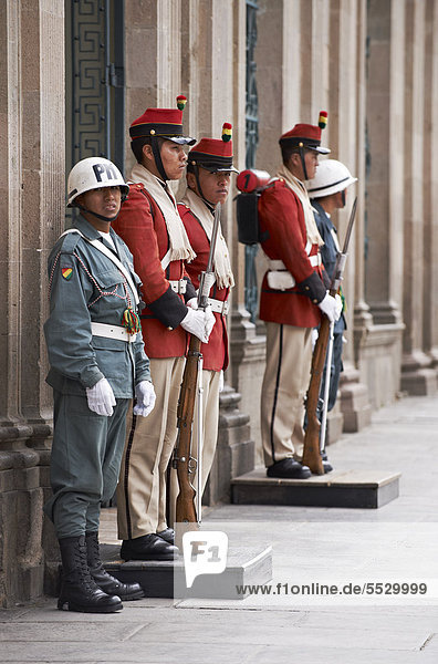 Presidential guard in front of the Presidential Palace  La Paz  Bolivia