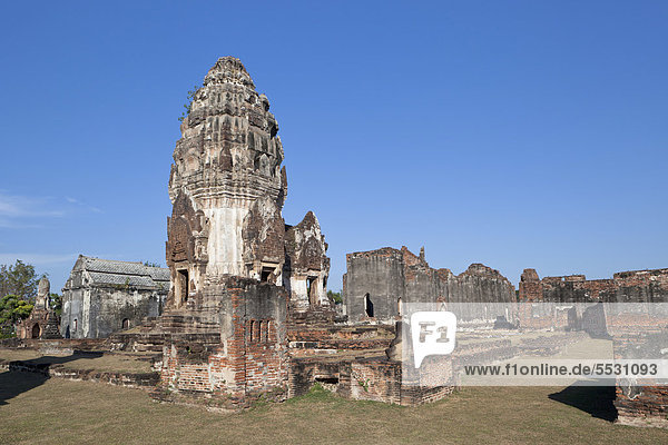 Hauptturm  Prang  der antiken Ruinen von Wat Phra Si Rattana Mahathat  Lopburi  Thailand  Asien