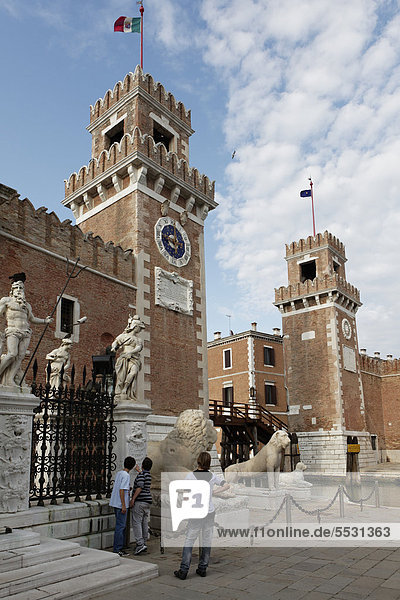 Arsenal  Haupteingang  Stadtteil Castello  Venedig  UNESCO Weltkulturerbe  Venetien  Italien  Europa