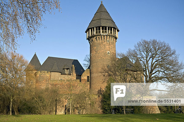 Burg Linn moated castle  in Krefeld Linn  North Rhine-Westphalia  Germany  Europe