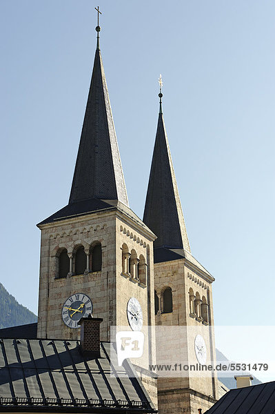 Türme der Stiftskirche St. Peter und Johannes der Täufer  Berchtesgaden  Berchtesgadener Land  Oberbayern  Bayern  Deutschland  Europa