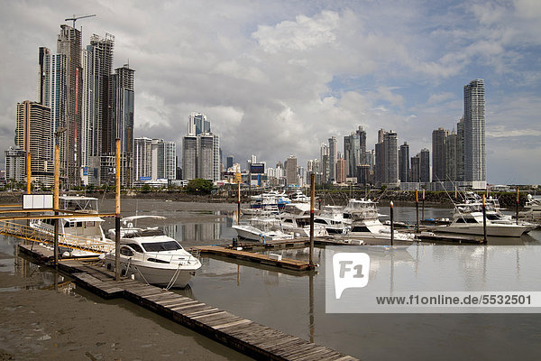 Skyline Skylines Hafen Großstadt Yacht Mittelamerika Panama