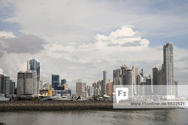 Skyline Skylines Großstadt Jachthafen Mittelamerika Panama