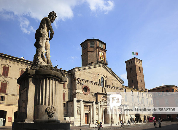 Statue des Crostolo  Piazza Prampolini  Dom von Reggio nell Emilia  Emilia Romagna  Italien  Europa