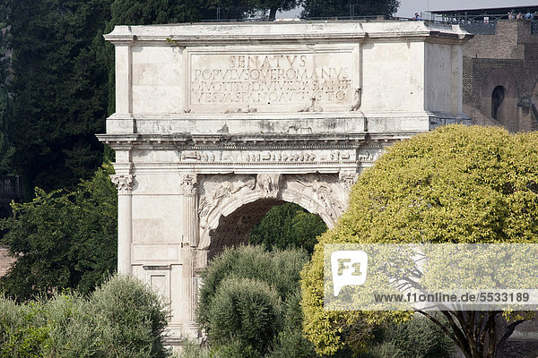 Der Nachbau des Titusbogens aus dem 19. Jahrhundert  östliches Forum Romanum  Rom  Italien  Europa