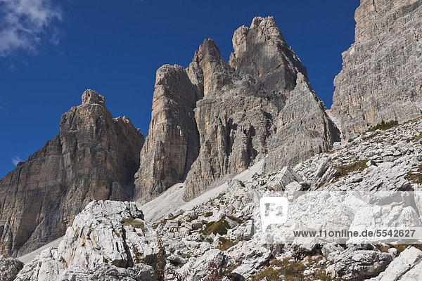 Tre Cime di Lavaredo oder Drei Zinnen  Hochpustertal  Sextener Dolomiten  Italien  Europa