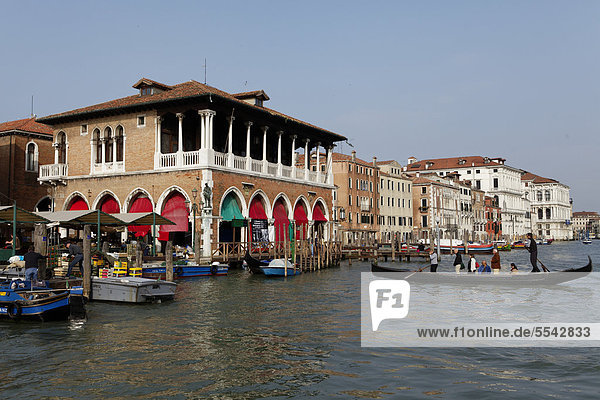 Traghetto Santa Sofia  Mercati di Rialto  San Polo district  Venice  UNESCO World Heritage Site  Venetia  Italy  Europe