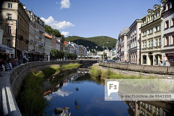 Promenade mit Blick auf Kasino und Kurhotels  Karlovy Vary  Karlsbad  Westböhmen  Tschechische Republik  Europa