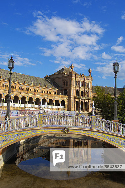 Plaza de EspaÒa im Parque de MarÌa Luisa  Sevilla  Andalusien  Spanien  Europa