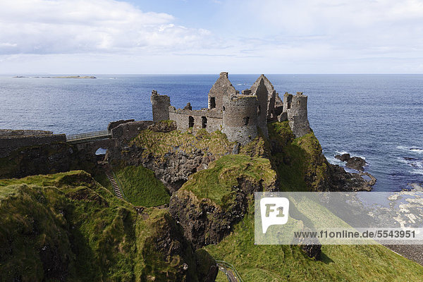 Dunluce Castle  Antrim Coast  County Antrim  Nordirland  Großbritannien  Europa