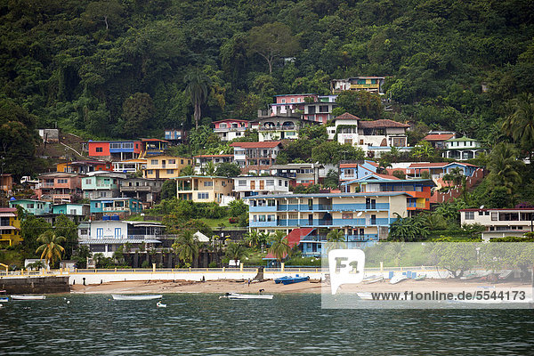 Strand Gebäude bunt Insel Mittelamerika Panama
