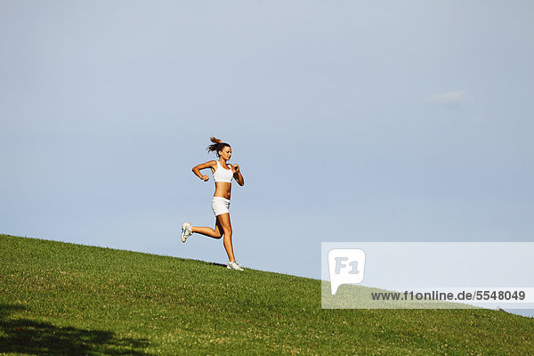 Junge Frau Running