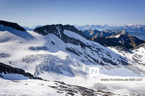 Aussicht beim Aufstieg zum Hochfeiler Pfitschertal hinten die Weißzint sowie die Dolomiten mit der Marmolata Südtirol Italien Europa