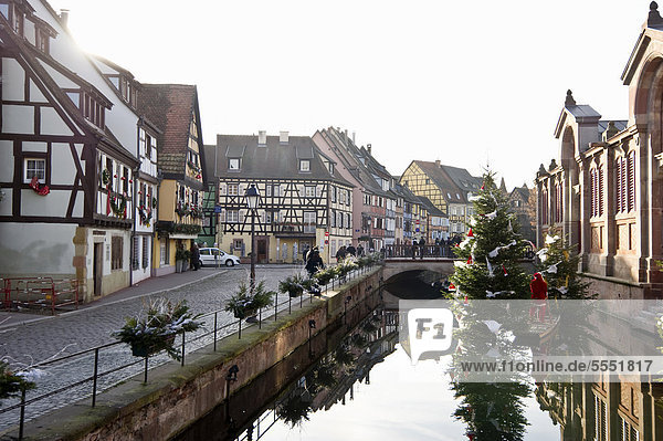 Winterlich weihnachtliches Colmar  Elsass  Frankreich  Europa
