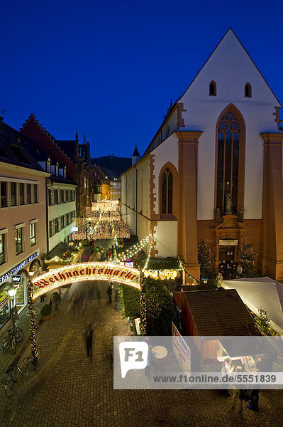 Weihnachtsmarkt  Freiburg im Breisgau  Baden-Württemberg  Deutschland  Europa