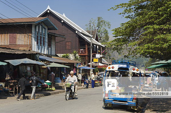 Straße in Luang Prabang  Laos  Indochina  Asien