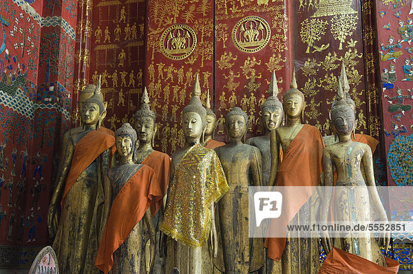 Buddhastatuen in der Begräbniskapelle  Wat Xieng Thong Tempel  Luang Prabang  Laos  Indochina  Asien